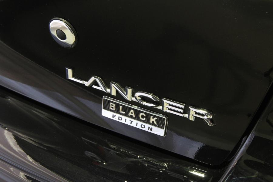 Логотип Mitsubishi Lancer Black Edition 2017 года  (фото 2 из 3)